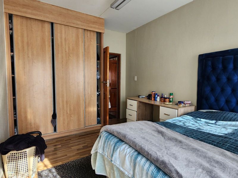 Townhouse For Sale in Bendor - Photo 9