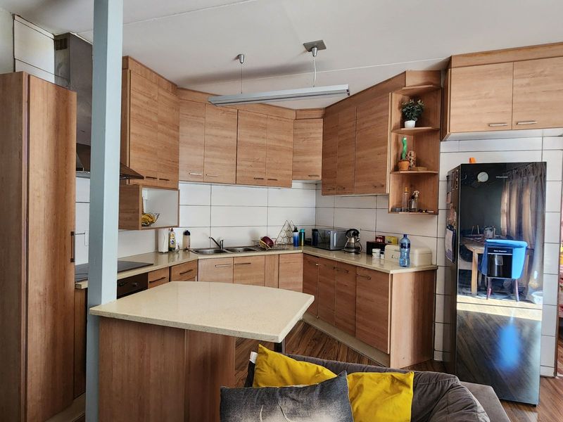 Townhouse For Sale in Bendor - Photo 4