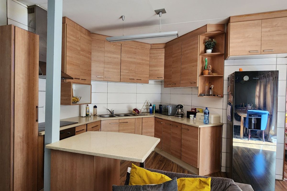 Townhouse For Sale in Bendor - Photo 4