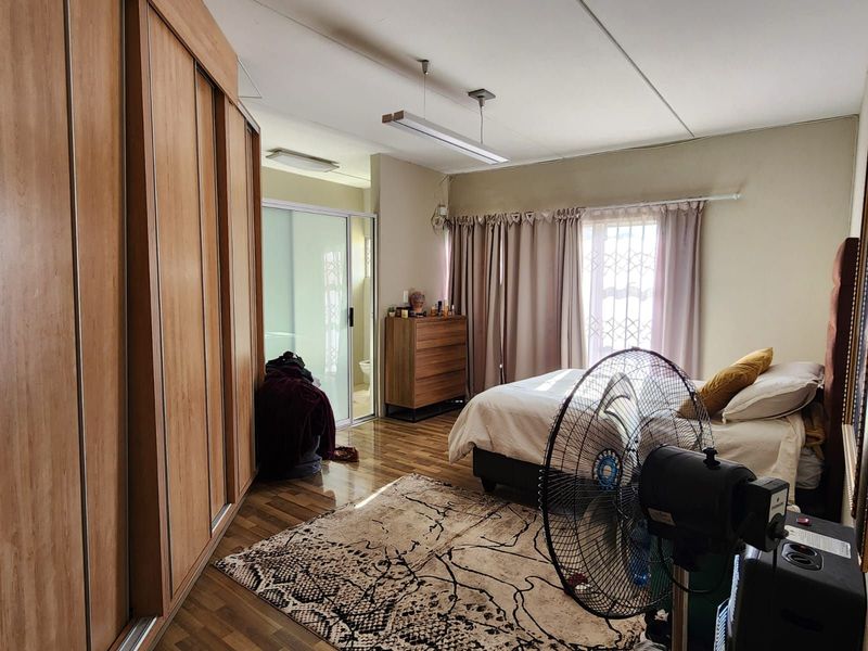 Townhouse For Sale in Bendor - Photo 10