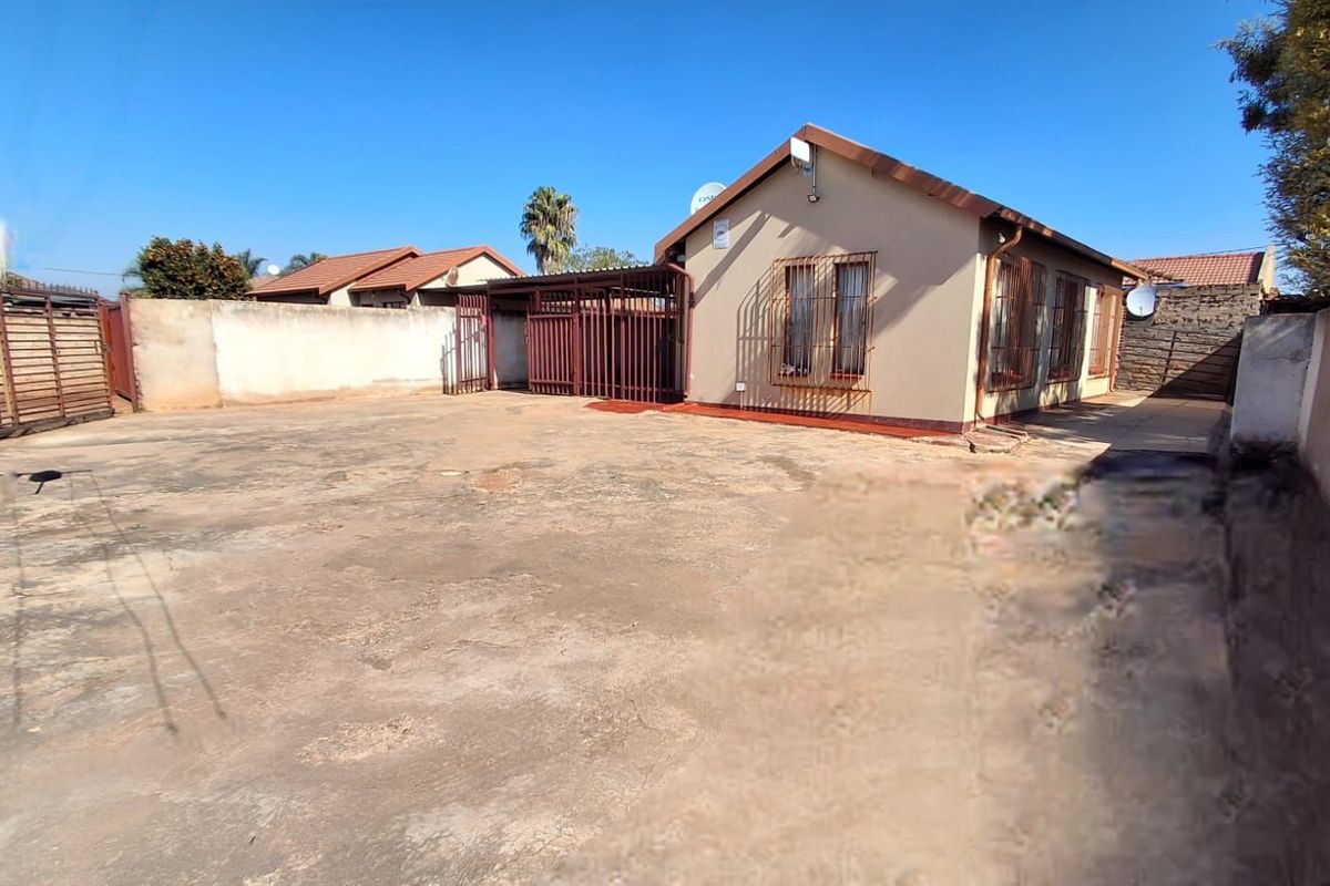 House For Sale in Soshanguve Ext - Photo 4