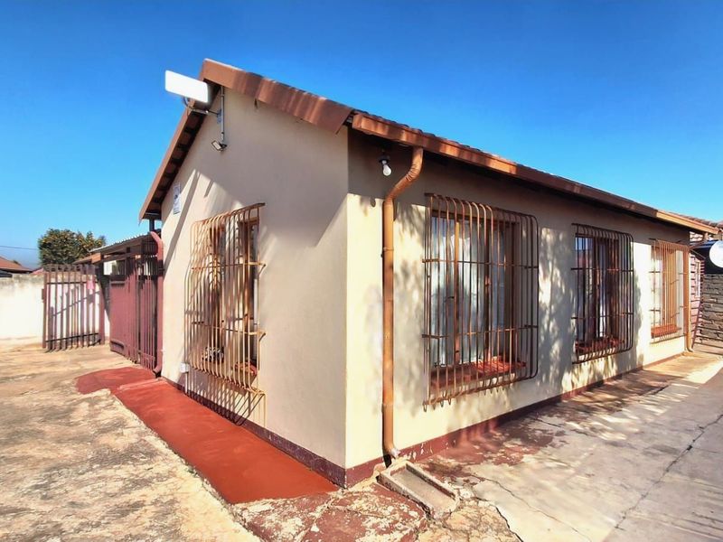 House For Sale in Soshanguve Ext - Photo 1