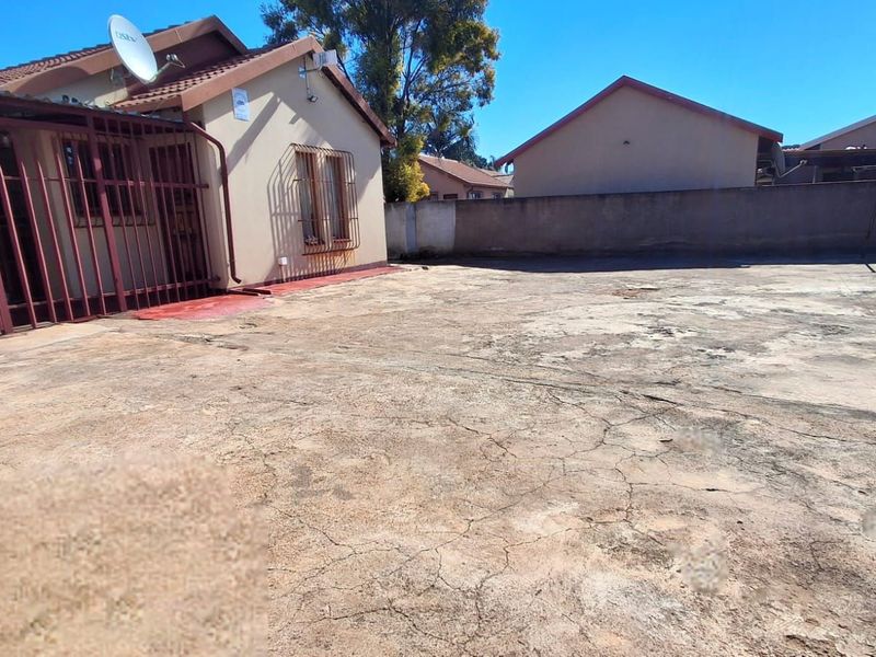 House For Sale in Soshanguve Ext - Photo 3