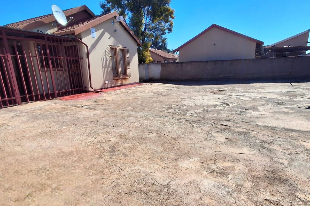 House For Sale in Soshanguve Ext - Photo 3