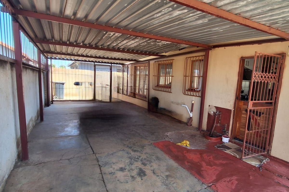 House For Sale in Soshanguve Ext - Photo 5