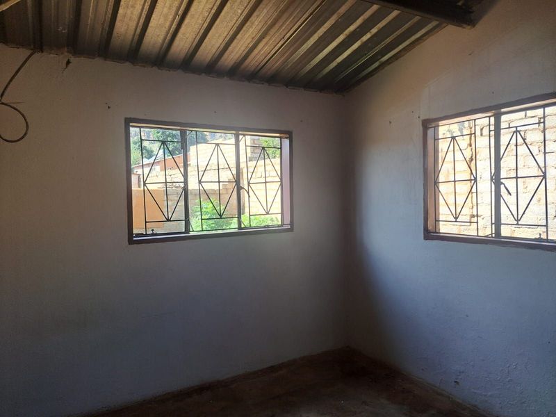 House For Sale in Mamelodi East - Photo 2