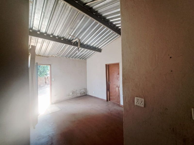 House For Sale in Mamelodi East - Photo 2