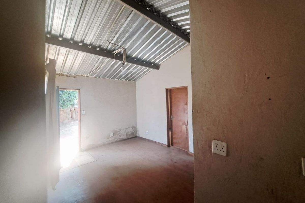 House For Sale in Mamelodi East - Photo 2