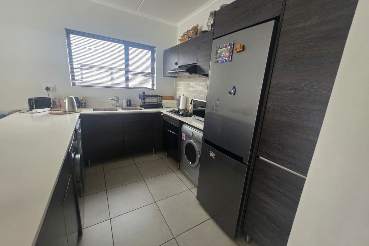 Apartment For Sale in Olivedale - Photo 4