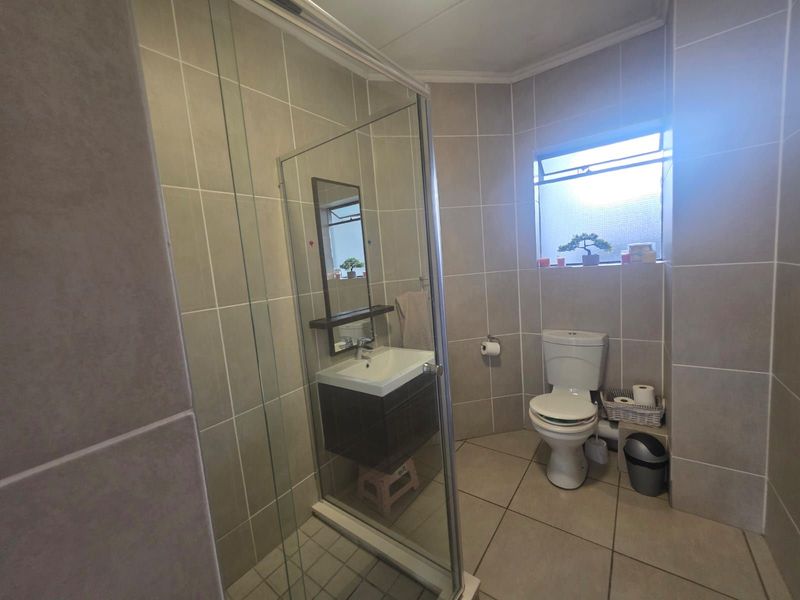 Apartment For Sale in Olivedale - Photo 8