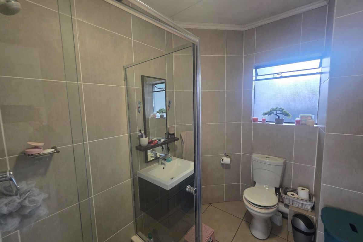 Apartment For Sale in Olivedale - Photo 5