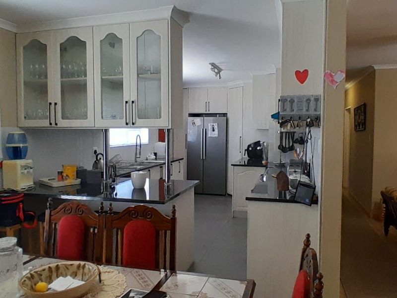 House For Sale in Levallia - Photo 6