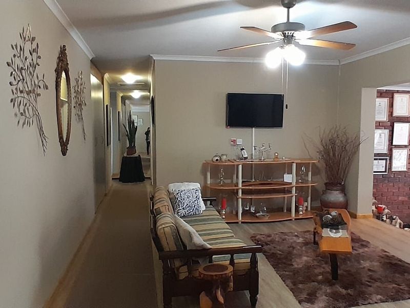 House For Sale in Levallia - Photo 8
