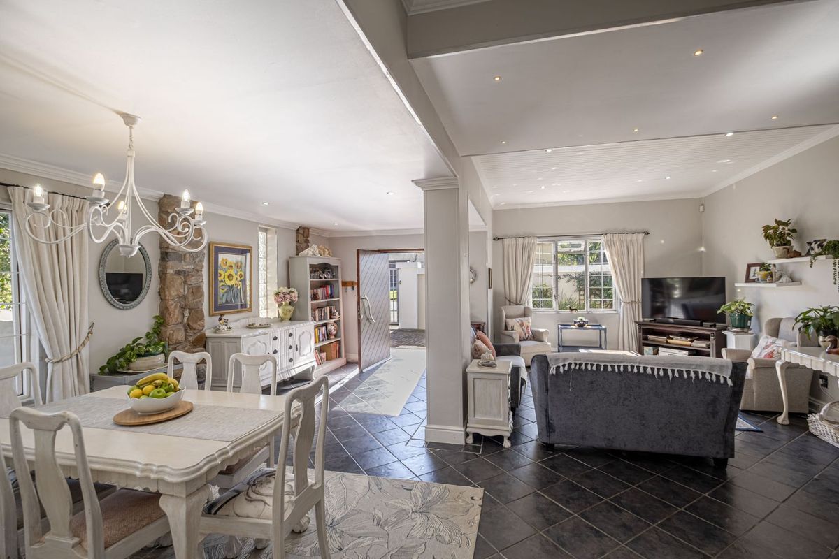 House For Sale in Glenhurd - Photo 2