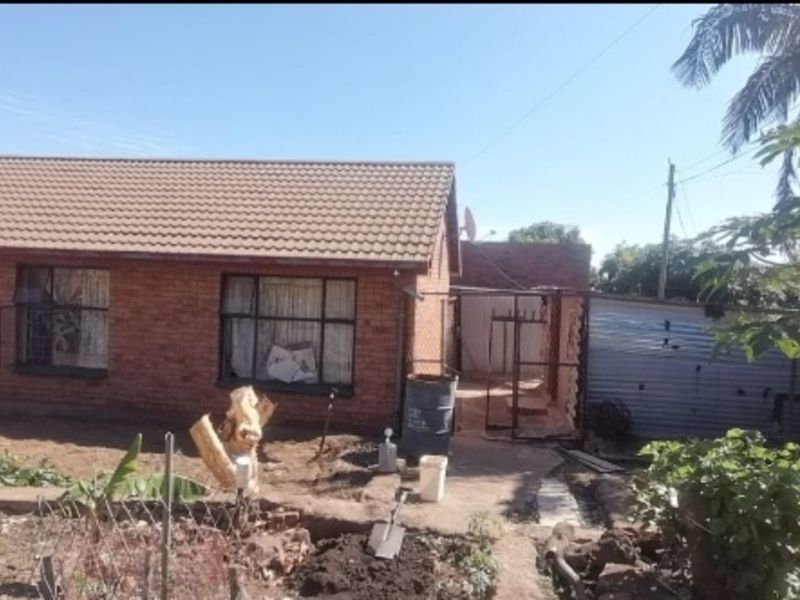 House For Sale in Soshanguve Ext - Photo 8