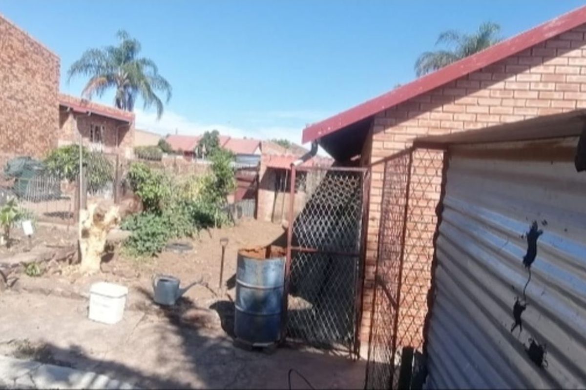 House For Sale in Soshanguve Ext - Photo 5
