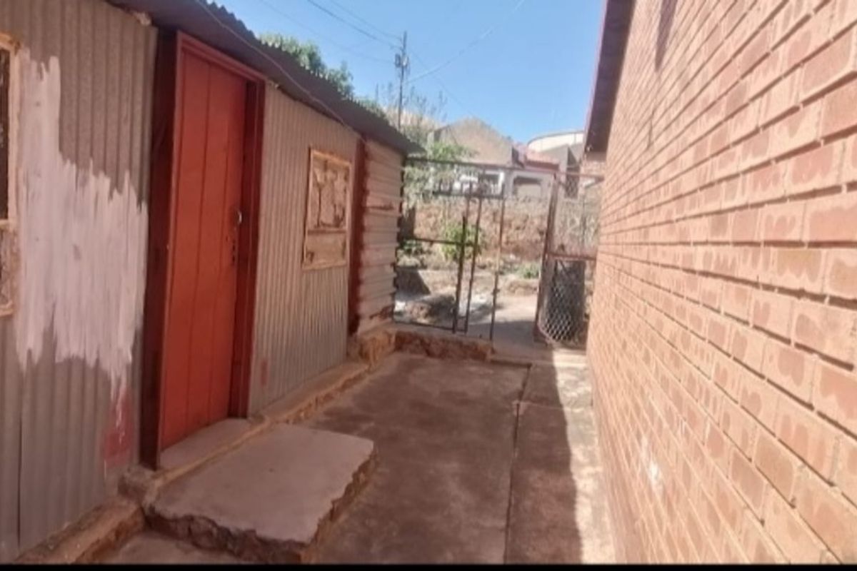 House For Sale in Soshanguve Ext - Photo 4