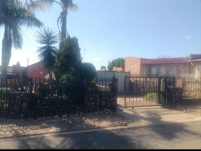 House For Sale in Soshanguve Ext - Photo 9