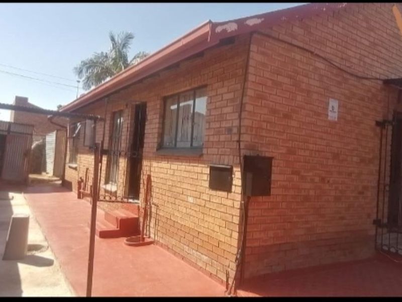 House For Sale in Soshanguve Ext - Photo 3