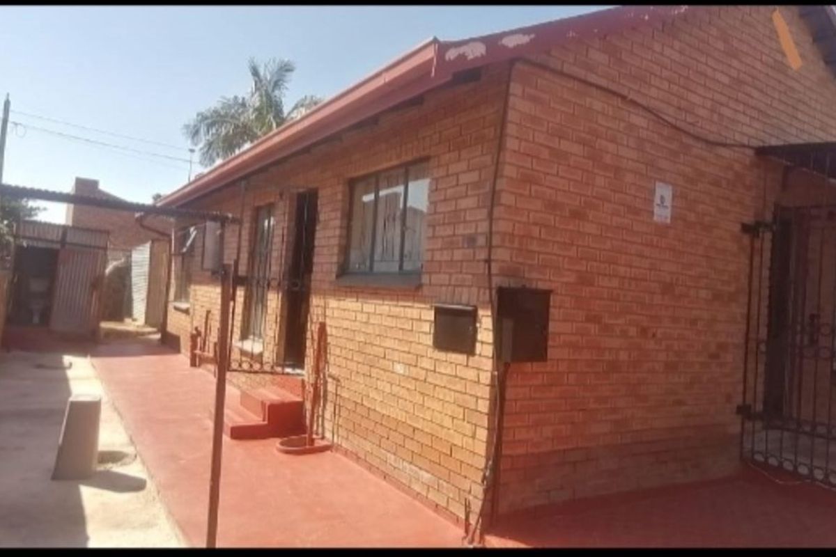 House For Sale in Soshanguve Ext - Photo 3