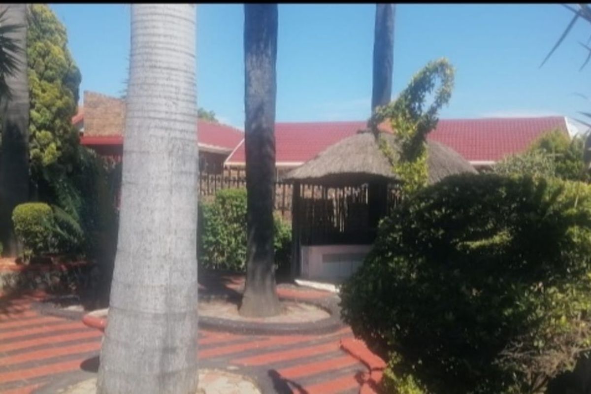 House For Sale in Soshanguve Ext - Photo 2