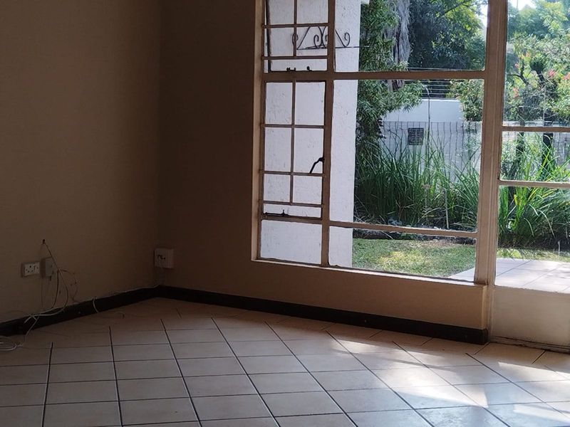 Apartment For Sale in Paulshof - Photo 2