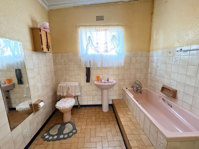 House For Sale in Utility - Photo 10