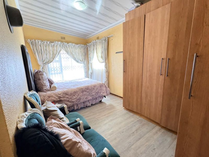 House For Sale in Utility - Photo 9