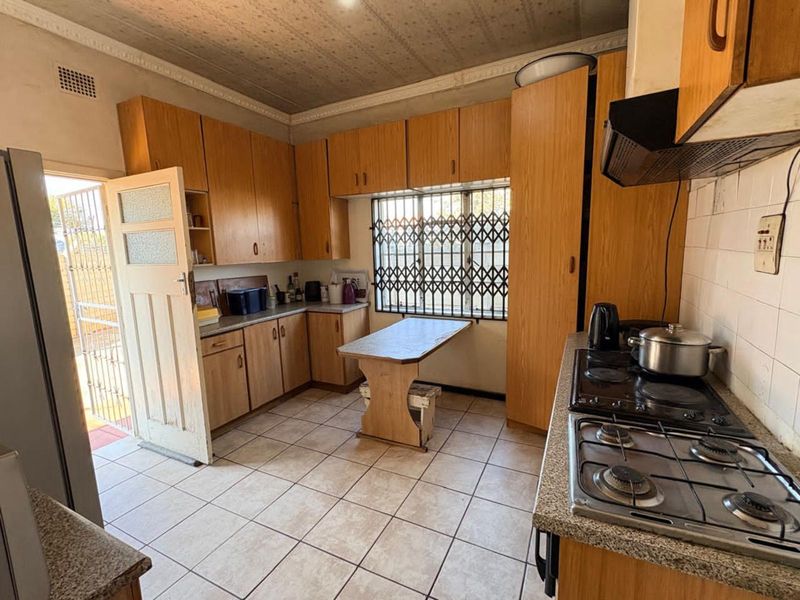 House For Sale in Utility - Photo 6