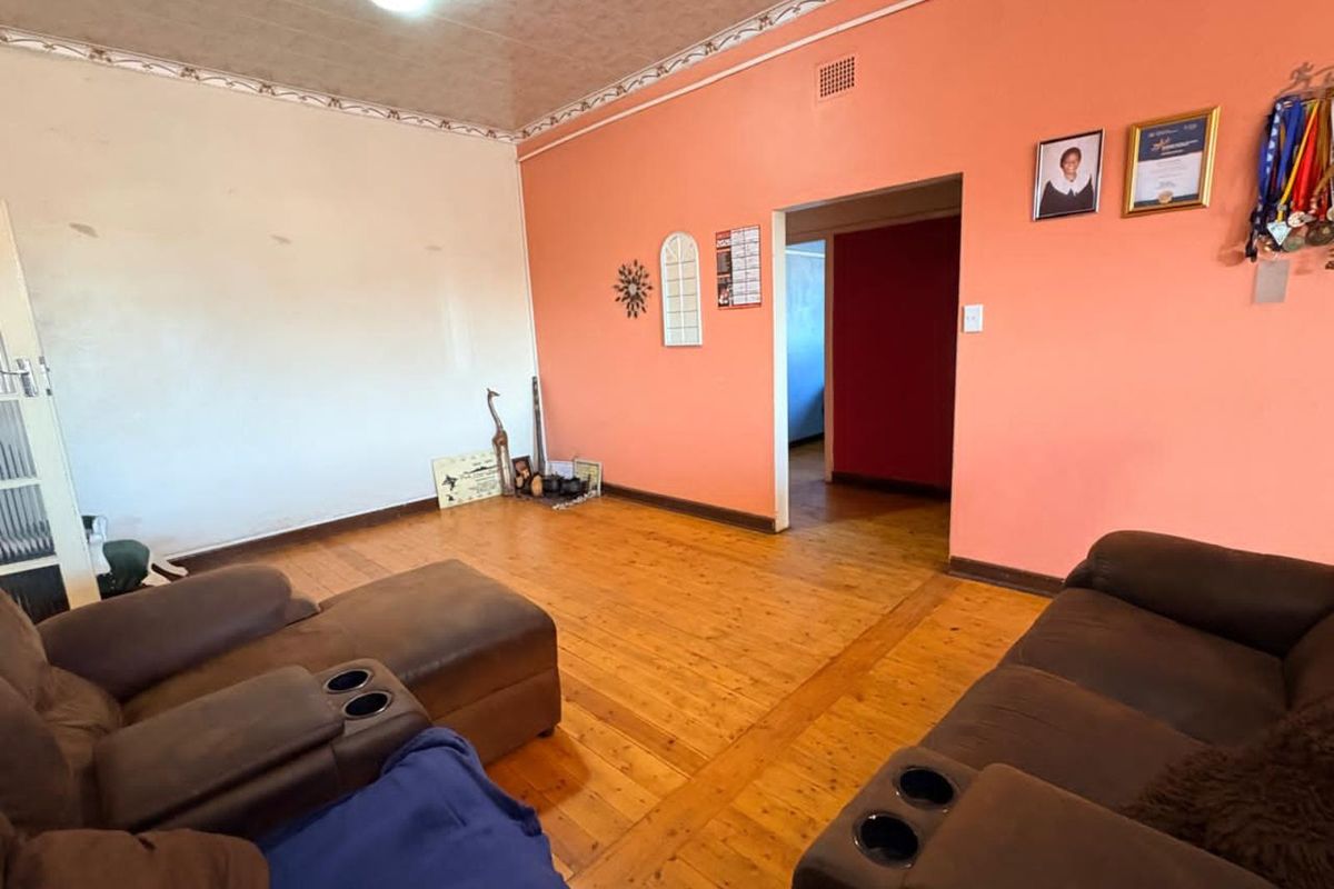 House For Sale in Utility - Photo 3