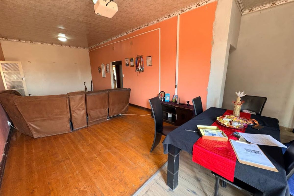 House For Sale in Utility - Photo 2