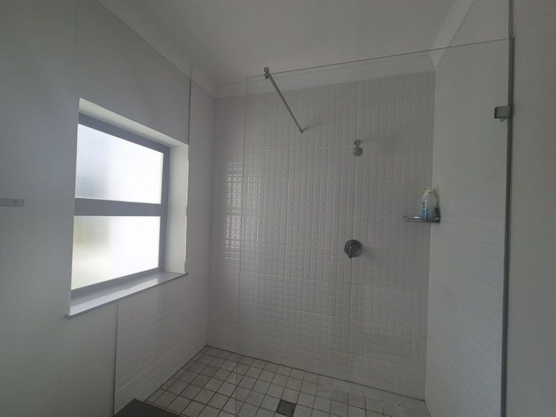 Apartment To Rent in Paardevlei - Photo 4