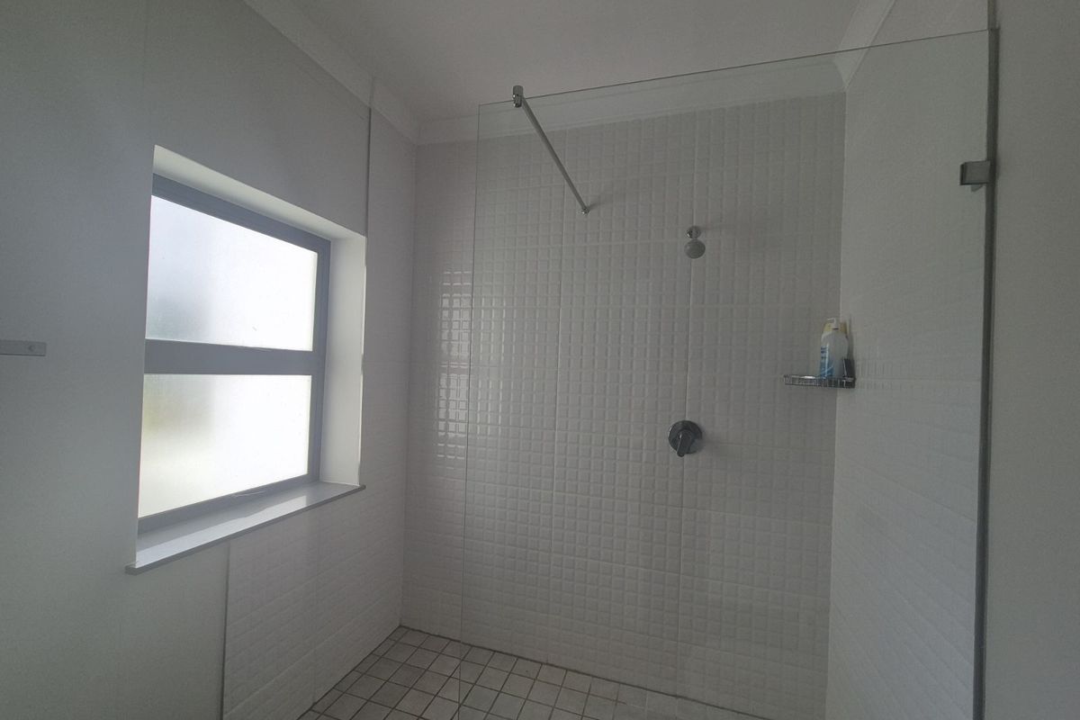 Apartment To Rent in Paardevlei - Photo 4