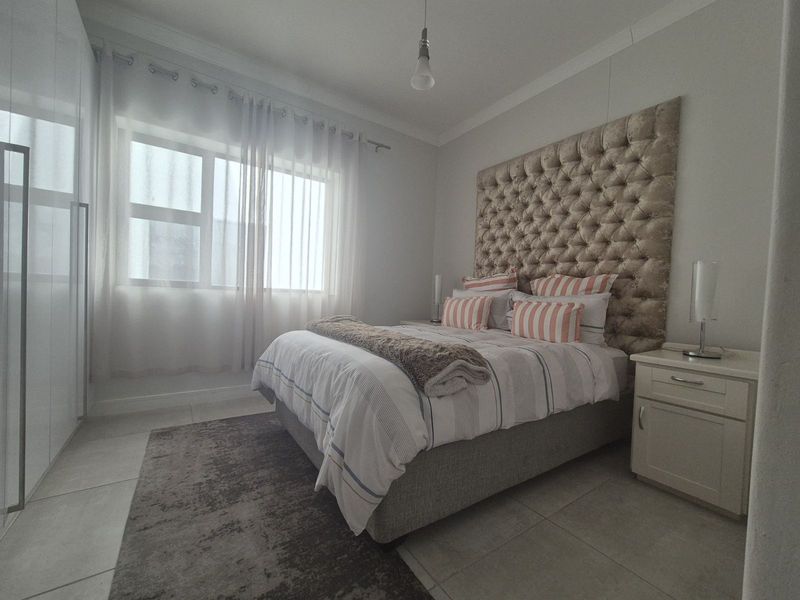 Apartment To Rent in Paardevlei - Photo 5