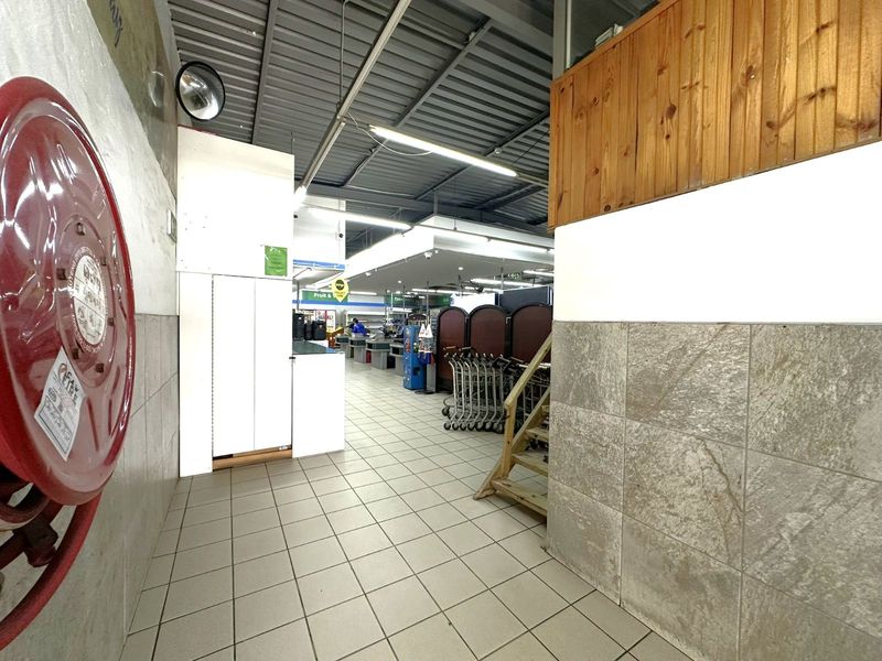 Retail For Sale in Blanco - Photo 5