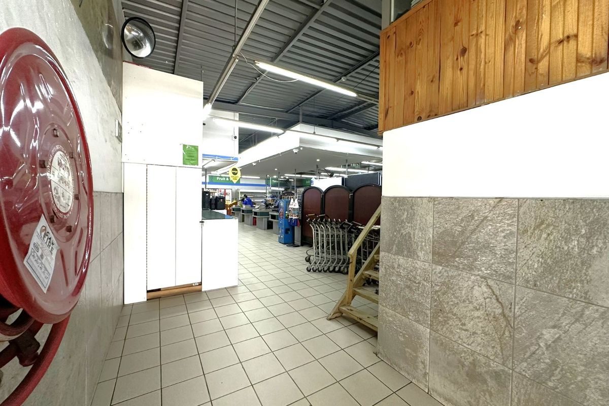 Retail For Sale in Blanco - Photo 5