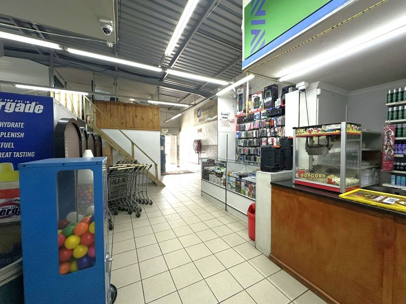 Retail For Sale in Blanco - Photo 4