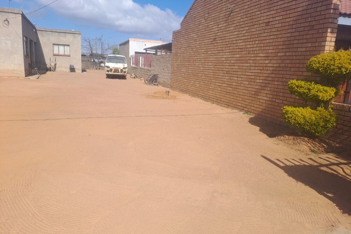 House For Sale in Mankweng - Photo 2