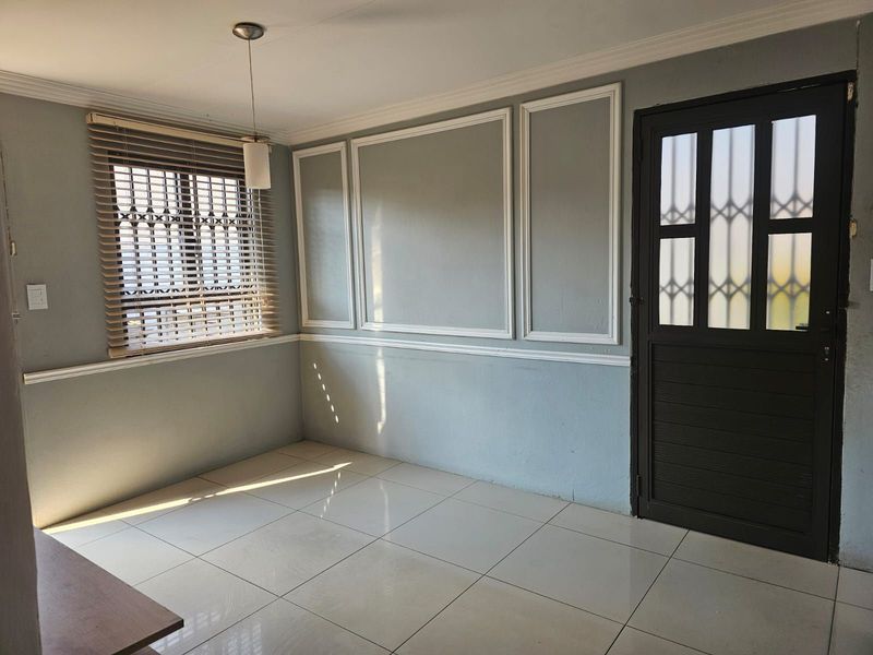 House To Rent in Crystal Park - Photo 4