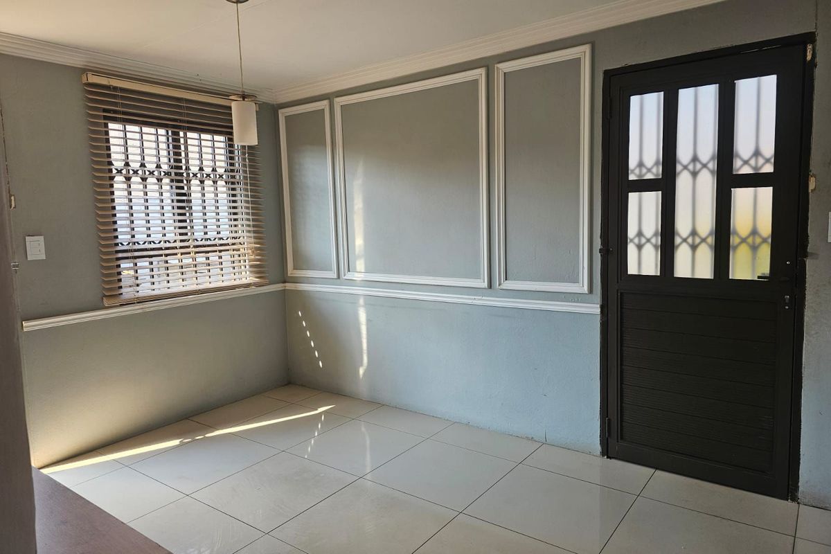 House To Rent in Crystal Park - Photo 4