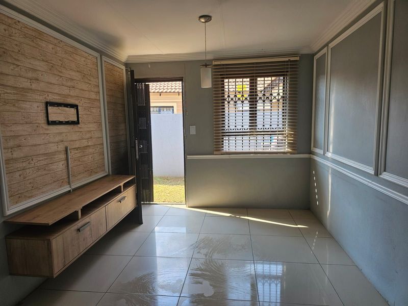 House To Rent in Crystal Park - Photo 8