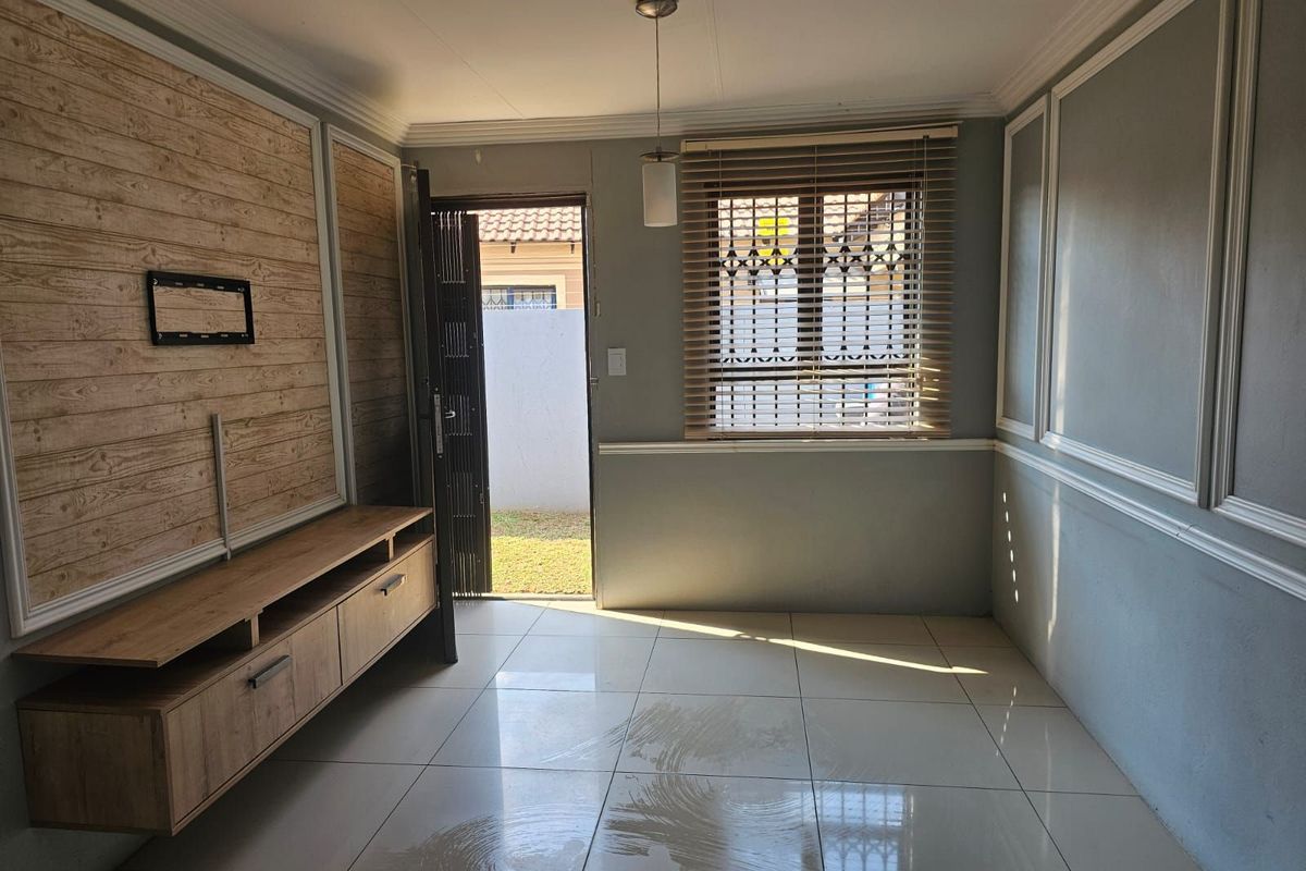 House To Rent in Crystal Park - Photo 3