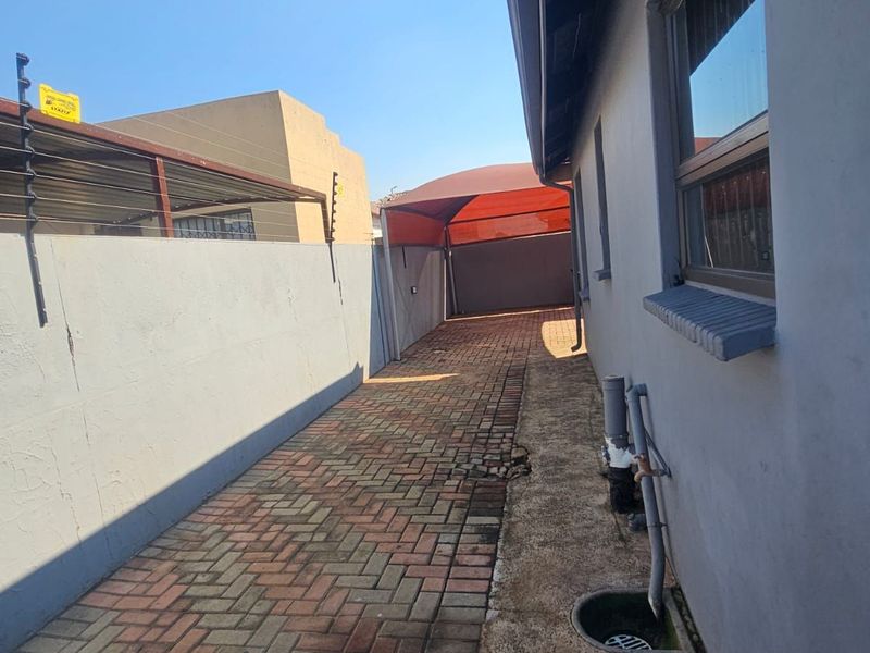 House To Rent in Crystal Park - Photo 10