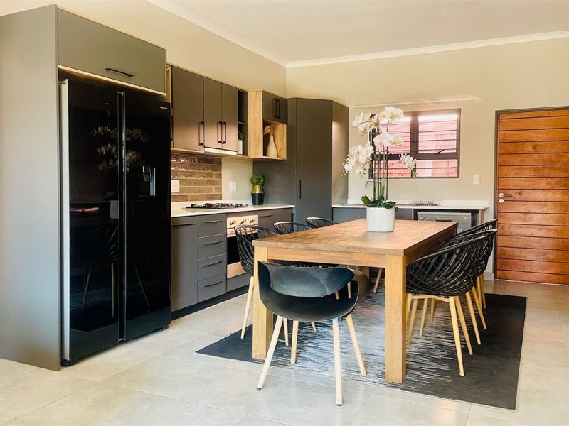 Townhouse For Sale in Boardwalk Villas - Photo 7
