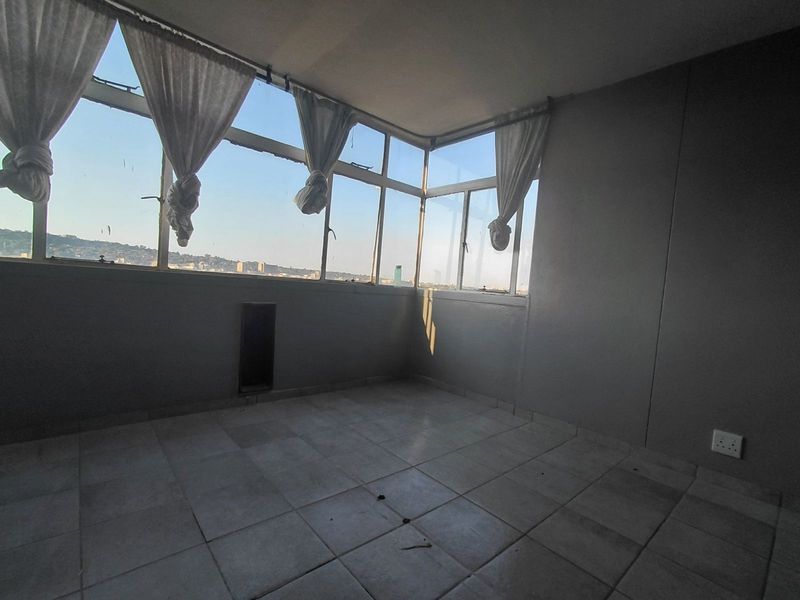 Apartment To Rent in Sunnyside - Photo 5