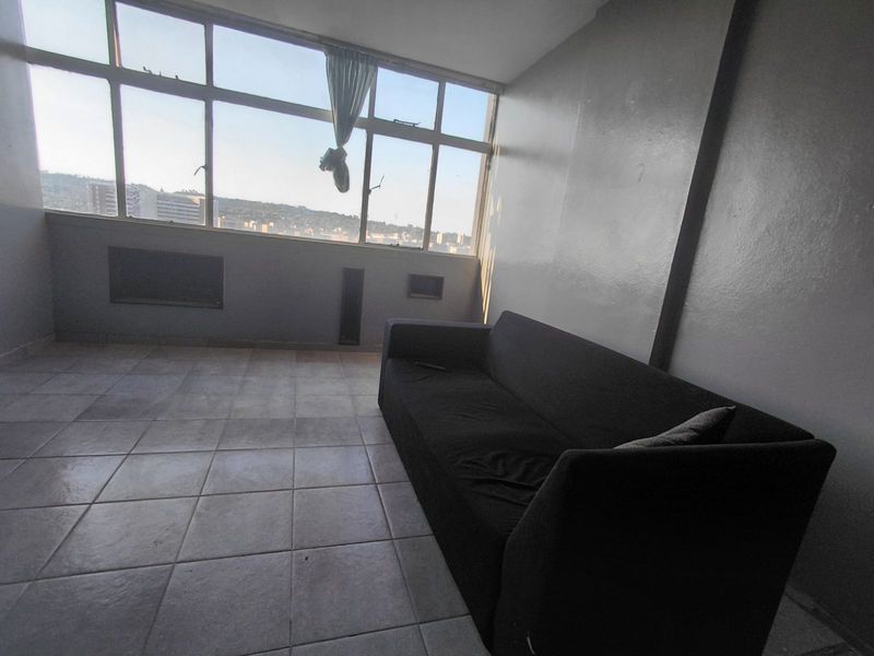 Apartment To Rent in Sunnyside - Photo 3