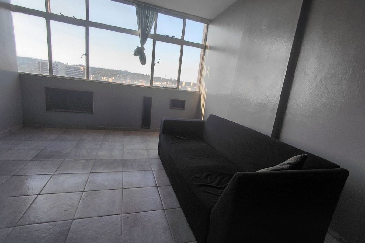 Apartment To Rent in Sunnyside - Photo 3