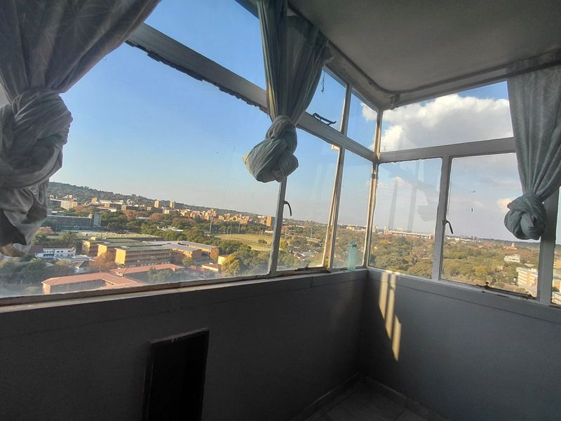 Apartment To Rent in Sunnyside - Photo 2