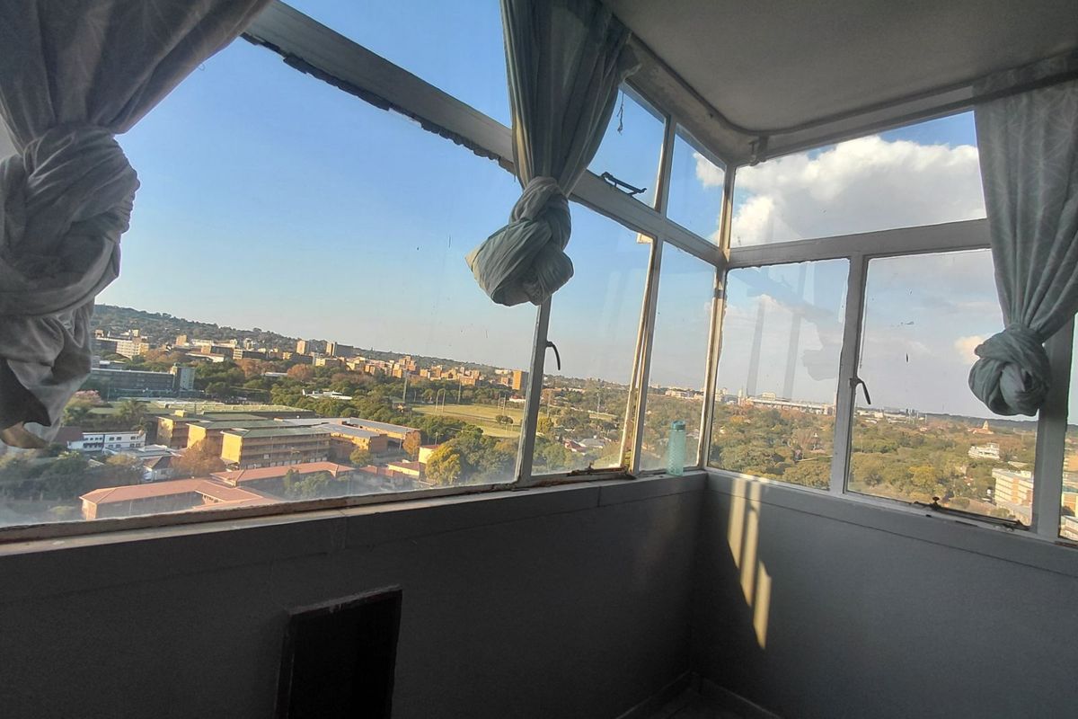 Apartment To Rent in Sunnyside - Photo 2