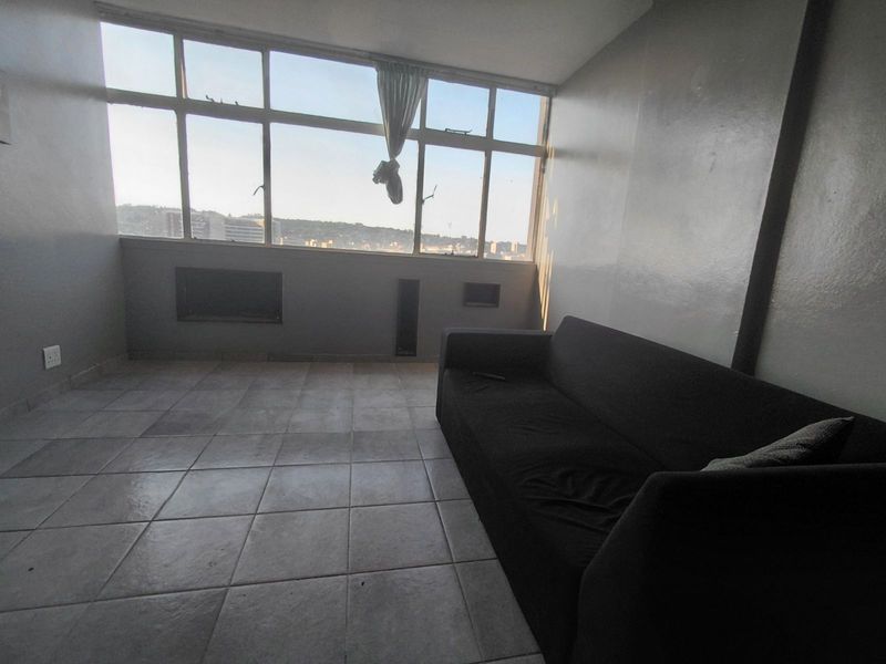 Apartment To Rent in Sunnyside - Photo 7